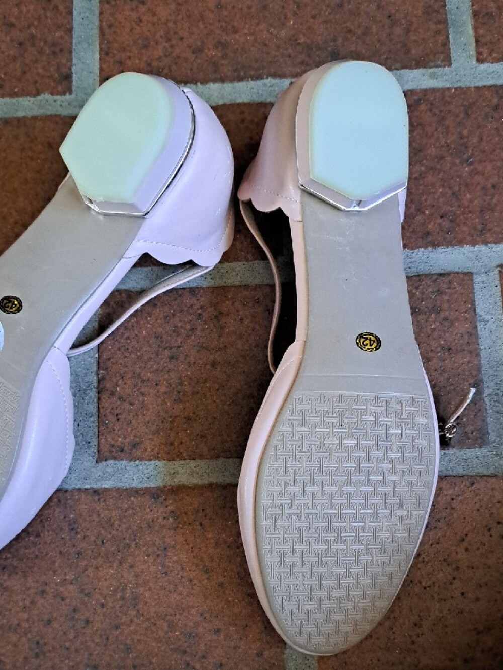 Source Unknown Pink Scalloped Ankle-Strap Flats - Picture 2 of 4